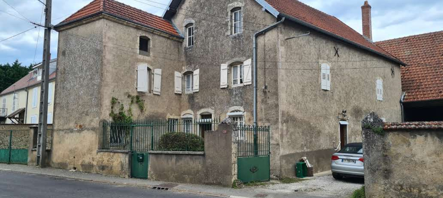 Maison Ã  
Mantoche